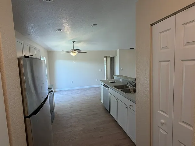 3 bed, 1398 sqft, $2,295 — Photo 3