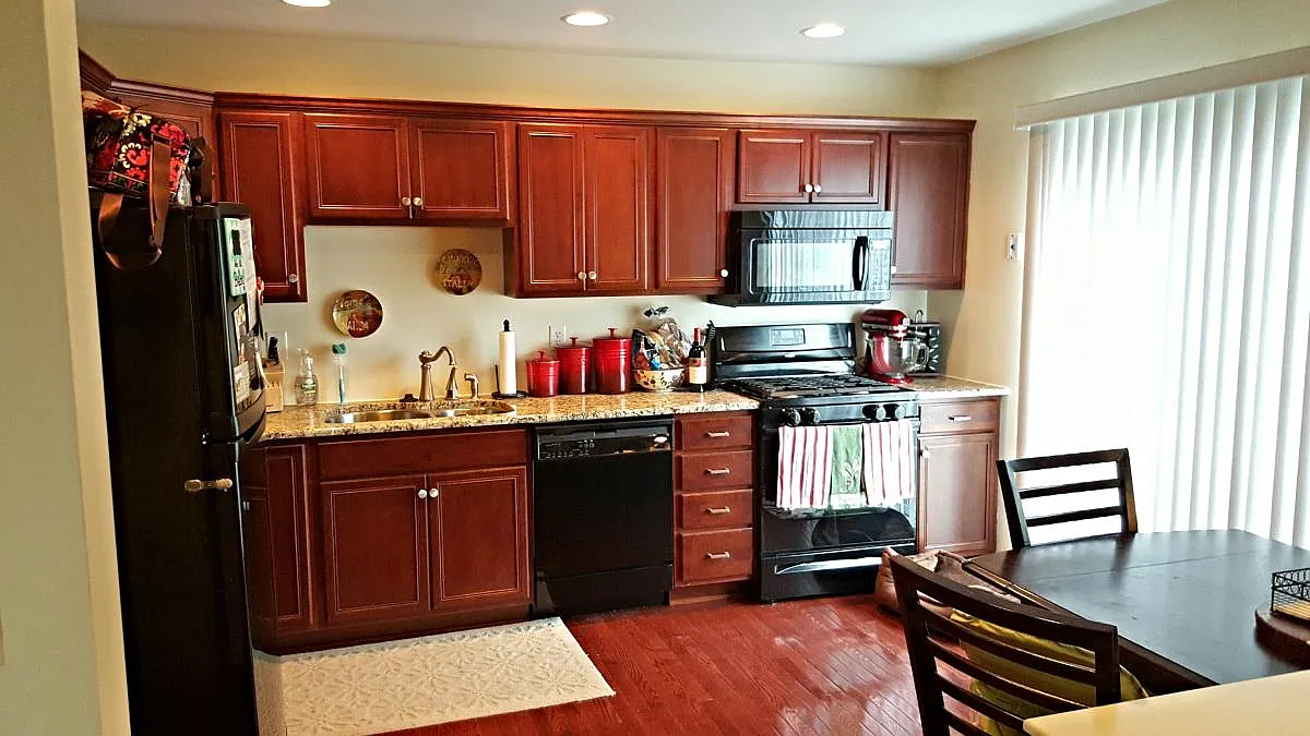 4 bed, 2.5 bath, 2220 sqft, $2,675 — Photo 3