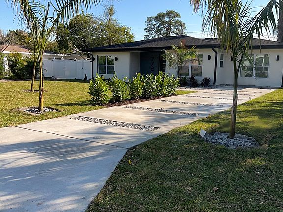 3rd image of 772 Bay Vista Blvd S