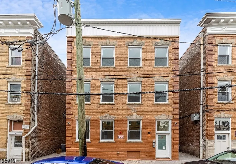 10 School St #7 — Photo 1