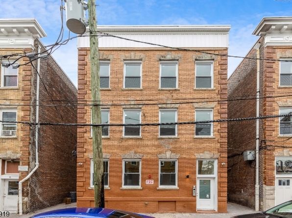 10 School St, Passaic, NJ