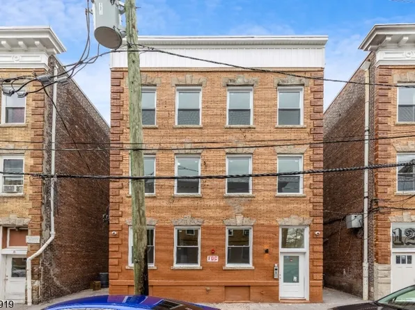 10 School St, Passaic, NJ