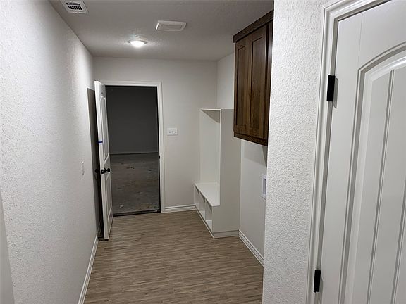 5th image of 190 Earp Rd