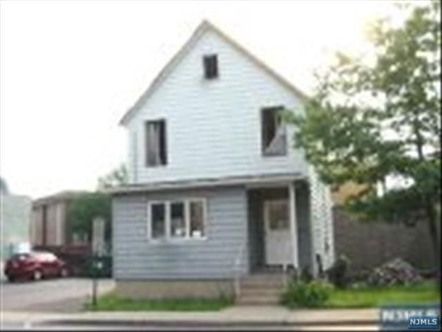 2nd image of 4 Teaneck Rd