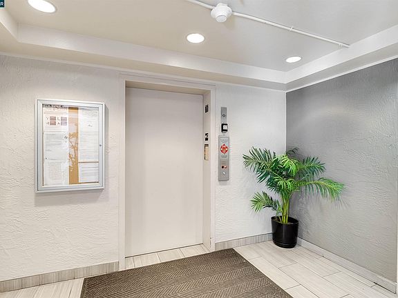 5th image of 3173 Wayside Plz APT 301