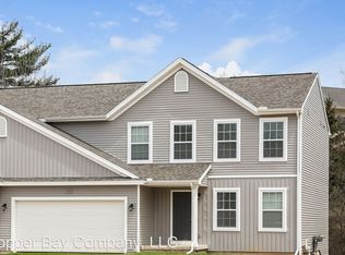 1035 Broken Ridge Dr, Lansing, MI 48917