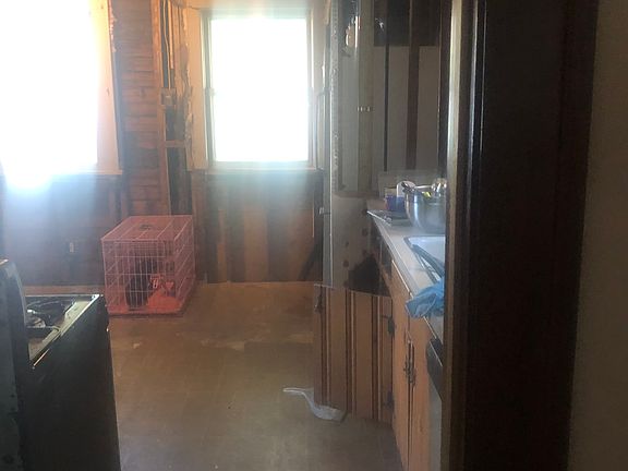 4th image of 301 E 270th St