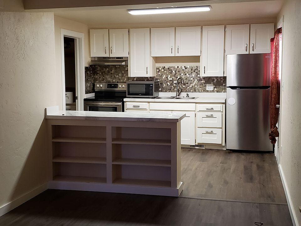1st image of 618 11th St W #618