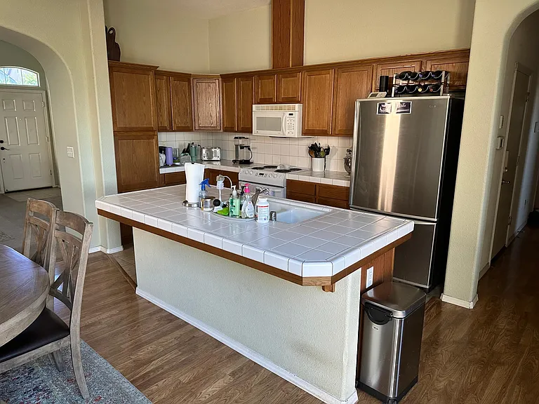 675 W Edinburgh Ln — Photo 5