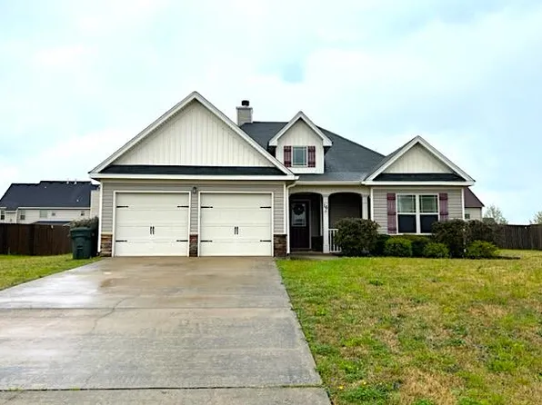 16 Memorial Dr, Fort Mitchell, AL 36856
