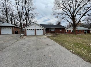 806 Valley Dr, East Alton, IL 62024