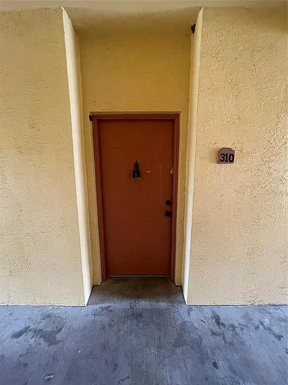 3 bed, 2.0 bath, 1134 sqft, $2,200 — Photo 2