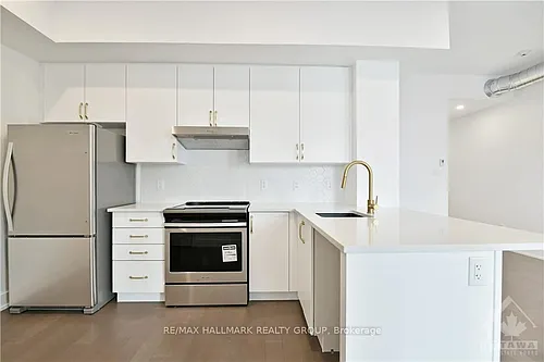 101 Pinhey St #303 Photo 1