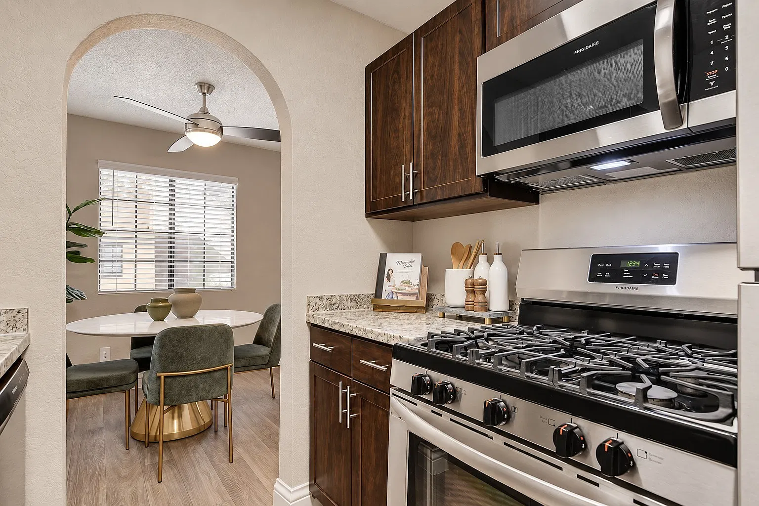 Diamondhead Apartments — Photo 3