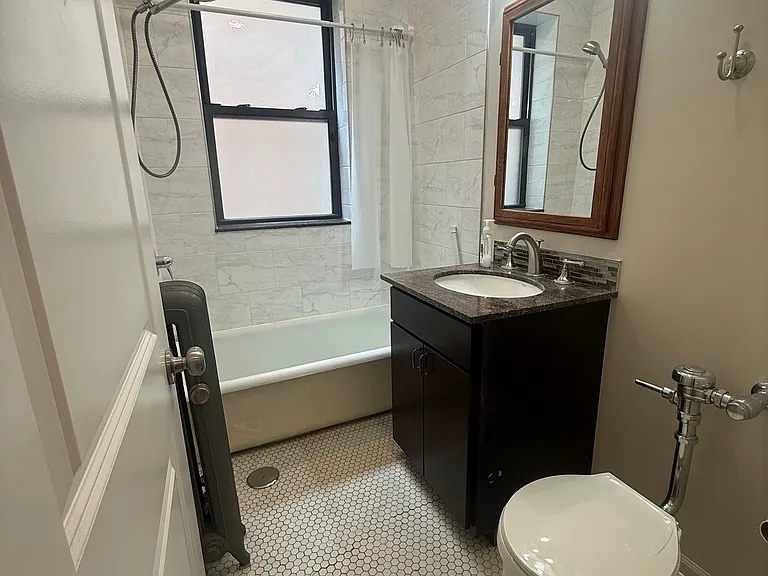 6150 N Winthrop — Photo 10