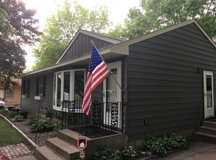 135 Summer Ave E, Maplewood, MN 55117