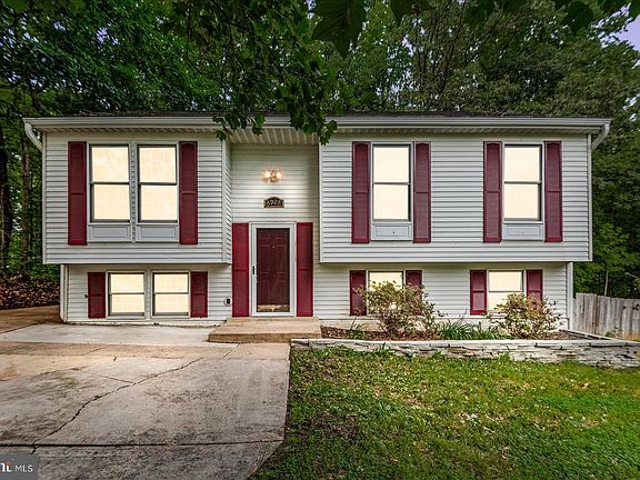 3rd image of 6922 Ridge Way Dr