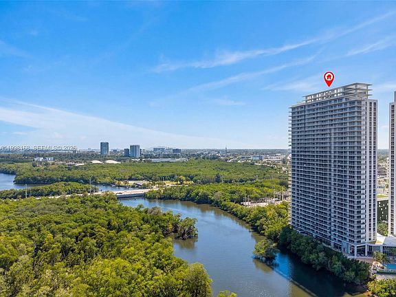 3rd image of 16385 Biscayne Blvd Unit 1819