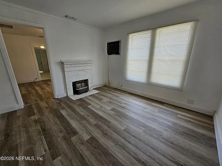 3920 N Davis St — Photo 9