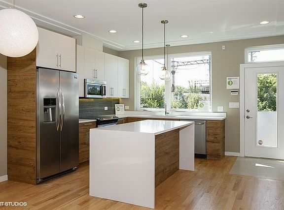 3rd image of 6118 S Langley Ave