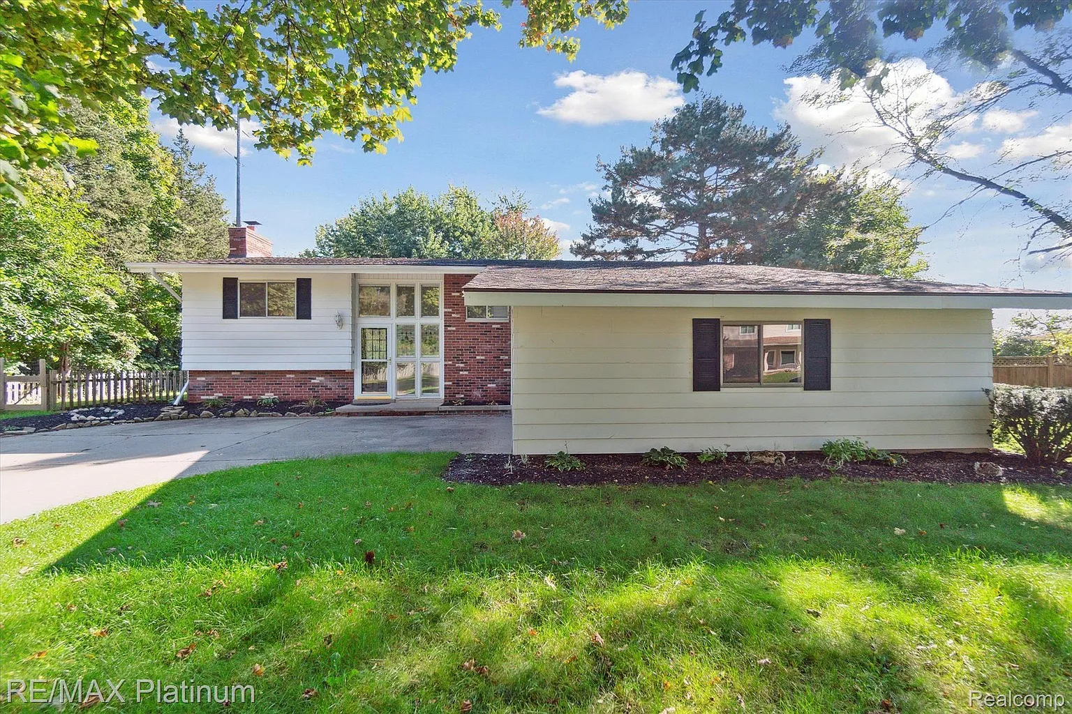 5105 Hollywood Ct photo 1