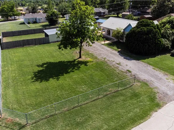 607 W Wisconsin Ave, Chickasha, OK 73018