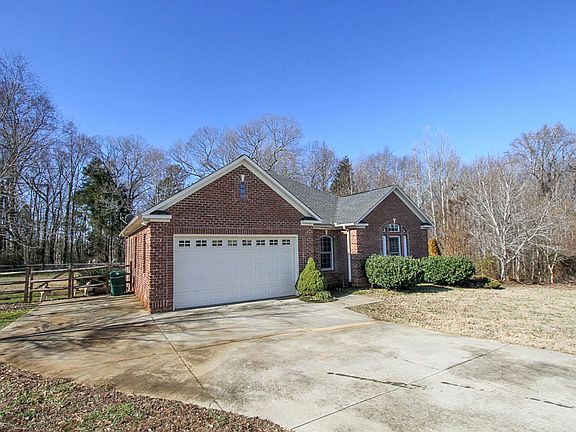 3rd image of 346 Bramblewood Dr