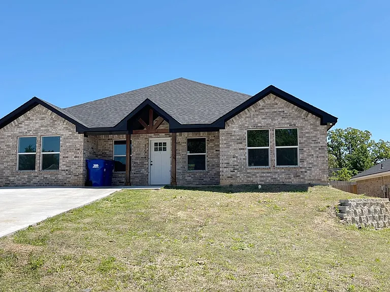 122 Watch Hill Dr — Photo 2