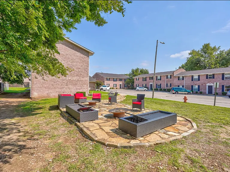 Sterling Park Apartments — Photo 15
