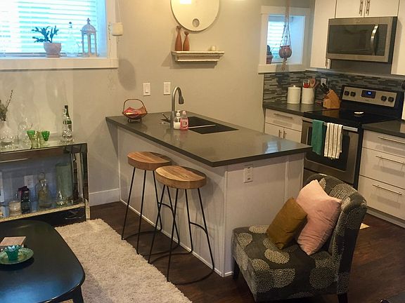 4th image of 914 S Warsaw St #1/2