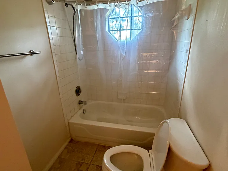 Full Size Bathroom