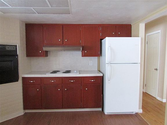 4th image of 208 Warren St