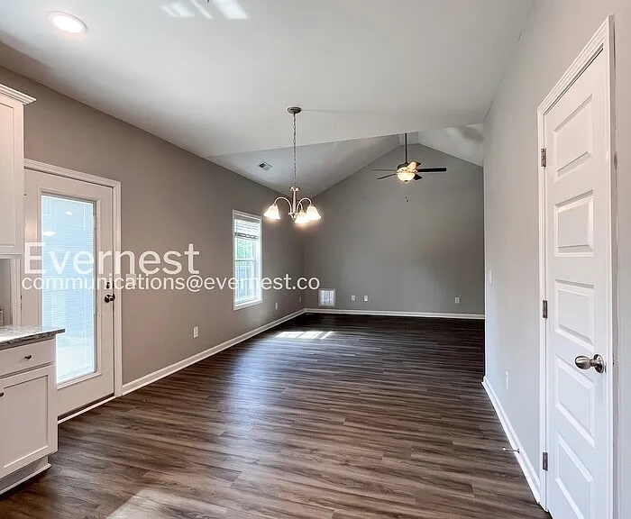 1105 Prospect Ct — Photo 7