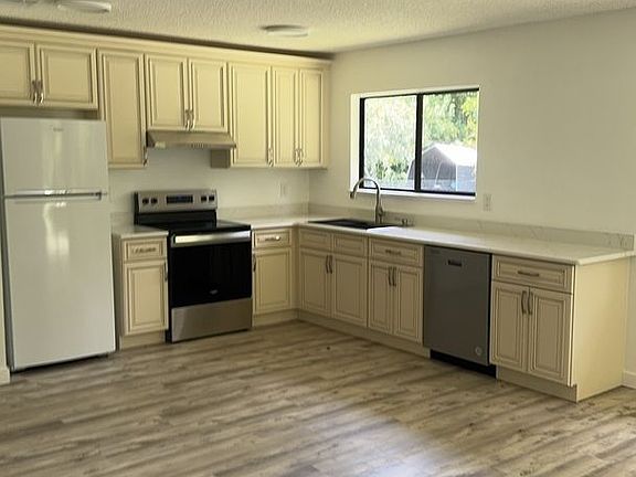 2nd image of 1418 Paley Cir SE