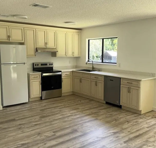1418 Paley Cir SE — Photo 2