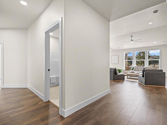 5th image of 1040 S Florida Pl