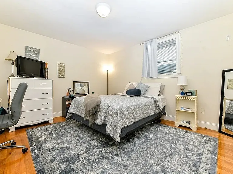 732 E 6th St #1 — Photo 9