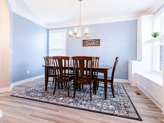 4th image of 838 Ballater Dr