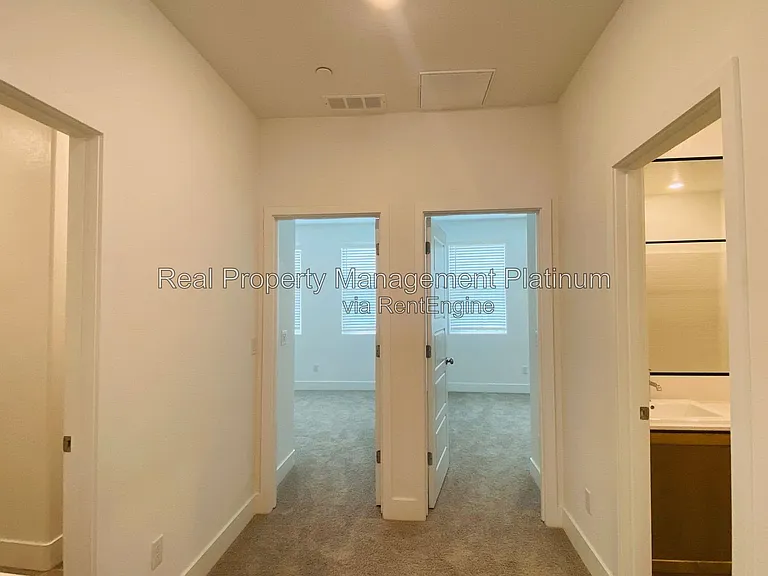 2752 E Tamarind Dr — Photo 26