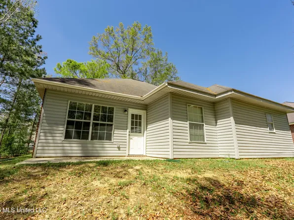 27 Maroon Dr, Picayune, MS 39466