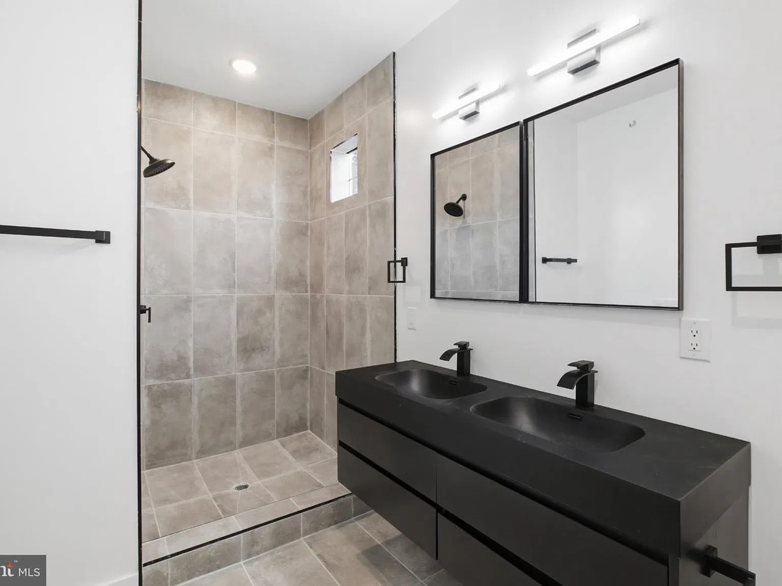 1019 W Orleans St — Photo 3