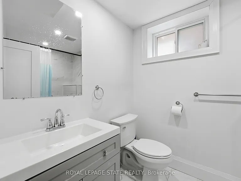 129 Jackson St W — Photo 21