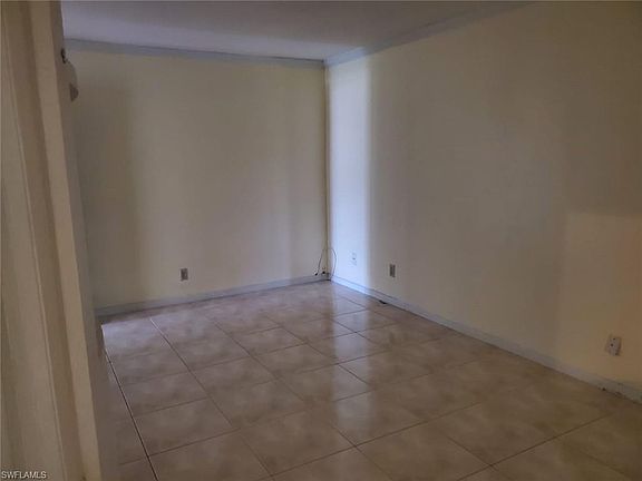 3rd image of 618 SE 12th Ct