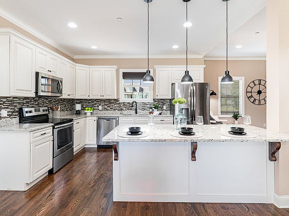 4th image of 1031 Leaf Ln