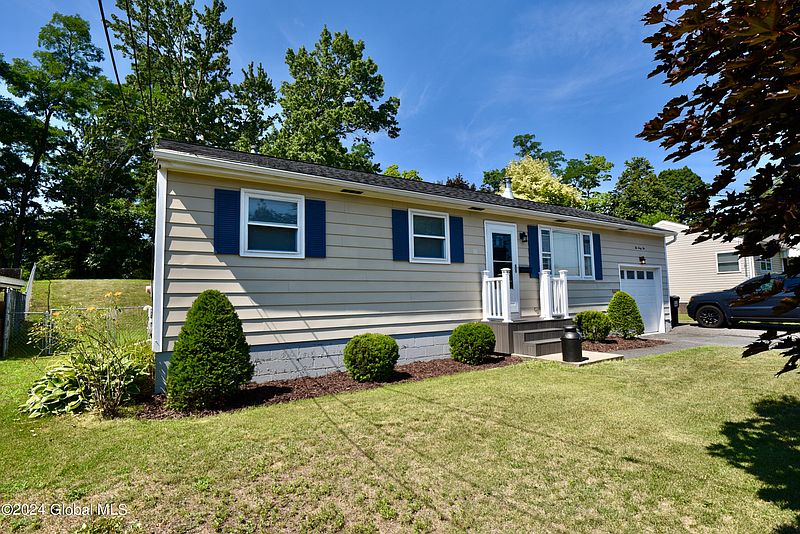 3rd image of 242 May Avenue