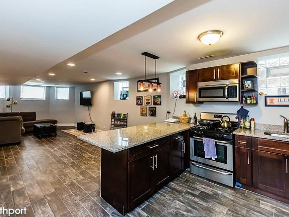 3rd image of 3940 N Southport Ave #1115