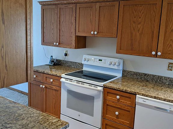 4th image of 3020 Center Lake Dr