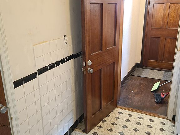 4th image of 7762 Wise Ave