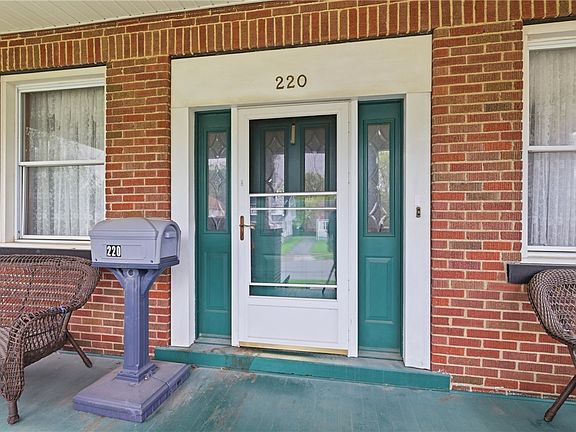3rd image of 220 E Sheridan Ave