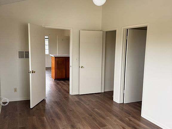 3rd image of 1048 W 18th St APT B